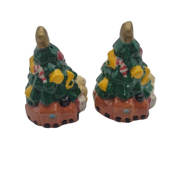 Hometrends Earthenware Christmas Tree Salt & Pepper Shakers‎ - Picture 6 of 11